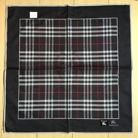 New in box Vintage Burberrys Handkerchief Scarf Pocket Square Set Nova Check - Picture 5 of 7